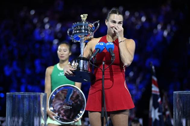 TENNIS AUSTRALIAN OPEN, Aryna Sabalenka of Belarus holds the Daphne Akhurst Memorial Trophy following her Women?s Singles Final win over Qinwen Zheng of China on Rod Laver Arena on Day 14 of the 2024 Australian Open at Melbourne Park in Melbourne, Thursday, January 25, 2024. ( NO ARCHIVING, EDITORIAL USE ONLY, NO USE IN BOOKS WITHOUT CONSENT MELBOURNE VICTORIA AUSTRALIA  Copyright: xJOELxCARRETTx 20240127001894239921