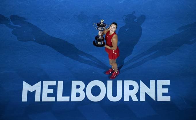 TENNIS AUSTRALIAN OPEN, Aryna Sabalenka of Belarus poses with the Daphne Akhurst Memorial Trophy after winning the Women?s Singles Final against Qinwen Zheng of China on Rod Laver Arena on Day 14 of the 2024 Australian Open at Melbourne Park in Melbourne, Thursday, January 25, 2024. ( NO ARCHIVING, EDITORIAL USE ONLY, NO USE IN BOOKS WITHOUT CONSENT MELBOURNE VICTORIA AUSTRALIA  Copyright: xJAMESxROSSx 20240127001894239965