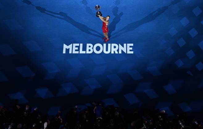 TENNIS AUSTRALIAN OPEN, Aryna Sabalenka of Belarus poses with the Daphne Akhurst Memorial Trophy after winning the Women?s Singles Final against Qinwen Zheng of China on Rod Laver Arena on Day 14 of the 2024 Australian Open at Melbourne Park in Melbourne, Thursday, January 25, 2024. ( NO ARCHIVING, EDITORIAL USE ONLY, NO USE IN BOOKS WITHOUT CONSENT MELBOURNE VICTORIA AUSTRALIA  Copyright: xJAMESxROSSx 20240127001894240355