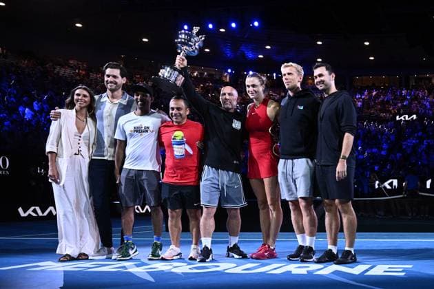 TENNIS AUSTRALIAN OPEN, Aryna Sabalenka of Belarus poses with her team and the Daphne Akhurst Memorial Trophy following her Women?s Singles Final win over Qinwen Zheng of China on Rod Laver Arena on Day 14 of the 2024 Australian Open at Melbourne Park in Melbourne, Thursday, January 25, 2024. ( NO ARCHIVING, EDITORIAL USE ONLY, NO USE IN BOOKS WITHOUT CONSENT MELBOURNE VICTORIA AUSTRALIA  Copyright: xJOELxCARRETTx 20240127001894246944