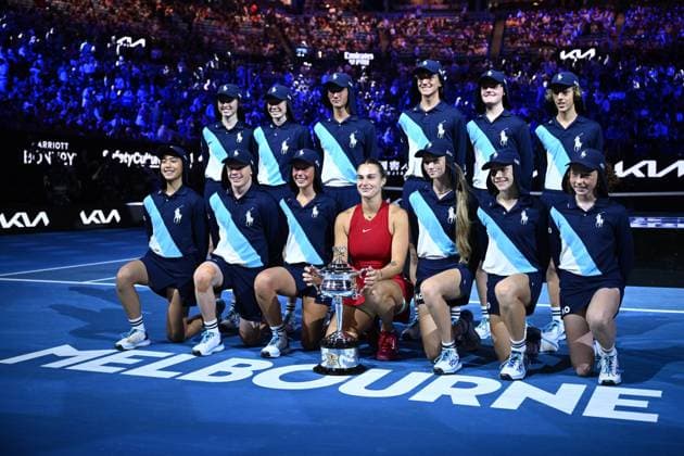 TENNIS AUSTRALIAN OPEN, Aryna Sabalenka of Belarus poses with the ball kids and the Daphne Akhurst Memorial Trophy following her Women?s Singles Final win over Qinwen Zheng of China on Rod Laver Arena on Day 14 of the 2024 Australian Open at Melbourne Park in Melbourne, Thursday, January 25, 2024. ( NO ARCHIVING, EDITORIAL USE ONLY, NO USE IN BOOKS WITHOUT CONSENT MELBOURNE VICTORIA AUSTRALIA  Copyright: xJOELxCARRETTx 20240127001894247328