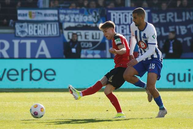 27.01.2024, xavx, Fussball 2.Bundesliga, SV Wehen Wiesbaden - Hertha BSC Berlin emspor, v.l. Nick Bätzner (SV Wehen Wiesbaden), Aymen Barkok (Hertha BSC) (DFL DFB REGULATIONS PROHIBIT ANY USE OF PHOTOGRAPHS as IMAGE SEQUENCES and or QUASI-VIDEO) Wiesbaden