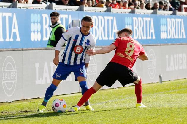 27.01.2024, xavx, Fussball 2.Bundesliga, SV Wehen Wiesbaden - Hertha BSC Berlin emspor, v.l. Michal Karbownik (Hertha BSC), Nick Bätzner (SV Wehen Wiesbaden) (DFL DFB REGULATIONS PROHIBIT ANY USE OF PHOTOGRAPHS as IMAGE SEQUENCES and or QUASI-VIDEO) Wiesbaden