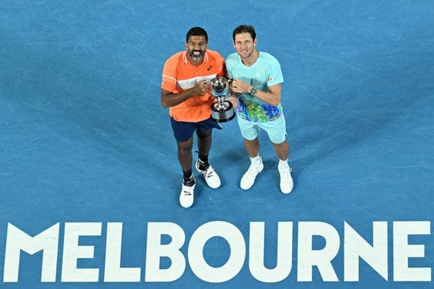 TENNIS AUSTRALIAN OPEN, Matthew Ebden (right) of Australia and Rohan Bopanna (left) of India pose for photographs with the Men?s Doubles Trophy following their finals win over Simone Bolelli and Andrea Vavassori of Italy on Rod Laver Arena on Day 14 of the 2024 Australian Open at Melbourne Park in Melbourne, Thursday, January 25, 2024. ( NO ARCHIVING, EDITORIAL USE ONLY, NO USE IN BOOKS WITHOUT CONSENT MELBOURNE VICTORIA AUSTRALIA  Copyright: xJAMESxROSSx 20240127001894281561