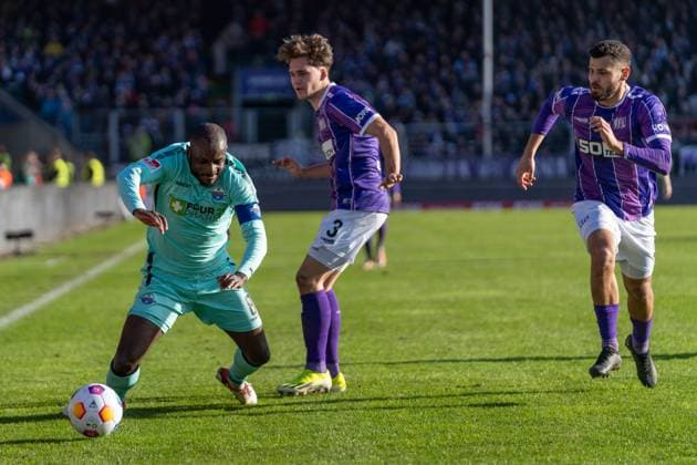 David Kinsombi (SC Paderborn 07, 08), Florian Kleinhansl (VfL Osnabrueck, 03) GER, VfL Osnabrueck vs. SC Paderborn 07, Fußball, 2. Bundesliga, 19. Spieltag, Spielzeit 2023 2024, 27.01.2024 DFL REGULATIONS PROHIBIT ANY USE OF PHOTOGRAPHS AS IMAGE SEQUENCES AND OR QUASI-VIDEO VfL Osnabrueck vs. SC Paderbron 07, Fußball, 2. Bundesliga, 19. Spieltag, Spielzeit 2023 2024, 27.01.2024 Osnabrueck