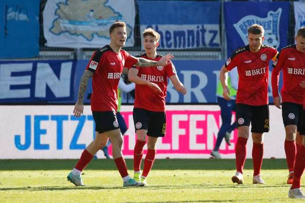 27.01.2024, xavx, Fussball 2.Bundesliga, SV Wehen Wiesbaden - Hertha BSC Berlin emspor, v.l. Franko Kovacevic (SV Wehen Wiesbaden) celebrate the goal, Der Torjubel zum 2:0 (DFL DFB REGULATIONS PROHIBIT ANY USE OF PHOTOGRAPHS as IMAGE SEQUENCES and or QUASI-VIDEO) Wiesbaden