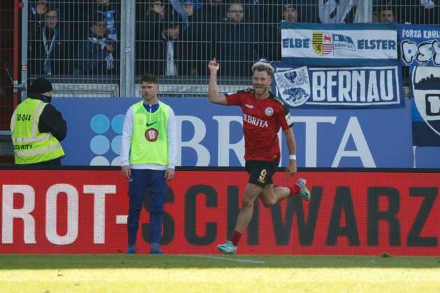 27.01.2024, xavx, Fussball 2.Bundesliga, SV Wehen Wiesbaden - Hertha BSC Berlin emspor, v.l. Thijmen Goppel (SV Wehen Wiesbaden) celebrate the goal, Der Torjubel zum 3:1 (DFL DFB REGULATIONS PROHIBIT ANY USE OF PHOTOGRAPHS as IMAGE SEQUENCES and or QUASI-VIDEO) Wiesbaden