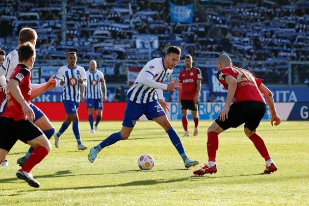 27.01.2024, xavx, Fussball 2.Bundesliga, SV Wehen Wiesbaden - Hertha BSC Berlin emspor, v.l. Haris Tabakovic (Hertha BSC), Aleksandar Vukotic (SV Wehen Wiesbaden) (DFL DFB REGULATIONS PROHIBIT ANY USE OF PHOTOGRAPHS as IMAGE SEQUENCES and or QUASI-VIDEO) Wiesbaden