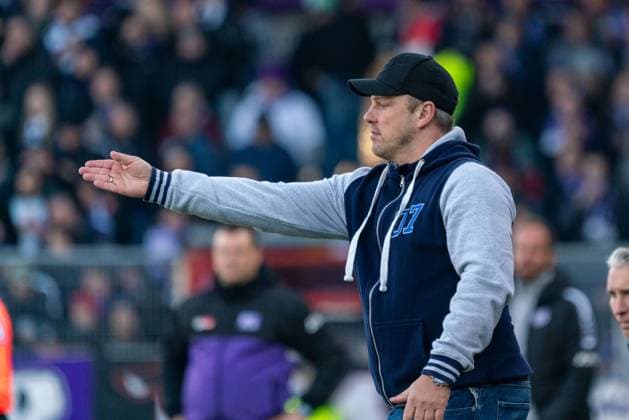 Lukas Kwasniok (SC Paderborn 07, Trainer) GER, VfL Osnabrueck vs. SC Paderborn 07, Fußball, 2. Bundesliga, 19. Spieltag, Spielzeit 2023 2024, 27.01.2024 DFL REGULATIONS PROHIBIT ANY USE OF PHOTOGRAPHS AS IMAGE SEQUENCES AND OR QUASI-VIDEO VfL Osnabrueck vs. SC Paderbron 07, Fußball, 2. Bundesliga, 19. Spieltag, Spielzeit 2023 2024, 27.01.2024 Osnabrueck