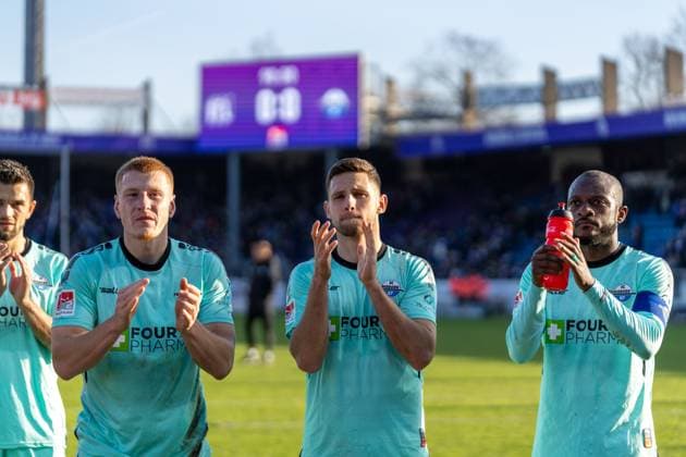 Laurin Curda (SC Paderborn 07, 17), Marco Schuster (SC Paderborn 07, 06), David Kinsombi (SC Paderborn 07, 08) GER, VfL Osnabrueck vs. SC Paderborn 07, Fußball, 2. Bundesliga, 19. Spieltag, Spielzeit 2023 2024, 27.01.2024 DFL REGULATIONS PROHIBIT ANY USE OF PHOTOGRAPHS AS IMAGE SEQUENCES AND OR QUASI-VIDEO VfL Osnabrueck vs. SC Paderbron 07, Fußball, 2. Bundesliga, 19. Spieltag, Spielzeit 2023 2024, 27.01.2024 Osnabrueck