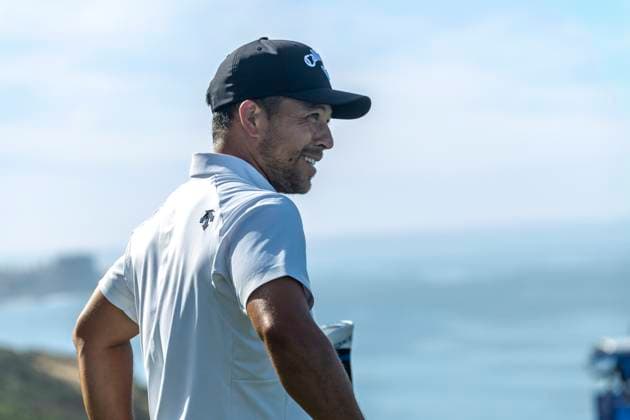 LA JOLLA, CA - JANUARY 27: Xander Schauffele smiles as he waits for his turn to drive off the third hole tee during the final round of the PGA, Golf Herren Tour Farmer™s Insurance Open, at Torrey Pines Golf Course, Saturday, January 27, 2024, in La Jolla, California. (Photo by Tony Ding Icon Sportswire) GOLF: JAN 27 PGA Farmers Insurance Open EDITORIAL USE ONLY Icon46520240127049