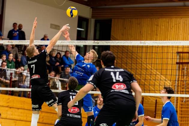 27.01.2024, GER, 2.BL Maenner Sued, Volleyball, Saison 2023 2024, Blue Volleys Gotha vs TV Rottenburg 1861 Schippmann, Timon (TV Rottenburg 1861) Krochmann, Hannes (Blue Volleys Gotha) 99867 Gotha Ernestiner-Halle Thüringen Deutschland
