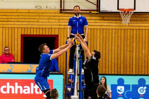 27.01.2024, GER, 2.BL Maenner Sued, Volleyball, Saison 2023 2024, Blue Volleys Gotha vs TV Rottenburg 1861 Werner, Robert (Blue Volleys Gotha) Knobelspiess, Oliver (TV Rottenburg 1861) 99867 Gotha Ernestiner-Halle Thüringen Deutschland