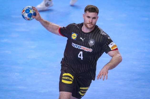 26.01.2024, EHF EURO 2024, Männer Europameisterschaft Handball, Lanxess Arena in Köln, Halbfinale, Deutschland - Dänemark: Johannes Golla (Deutschland) Nordrhein-Westfalen Deutschland *** 26 01 2024, EHF EURO 2024, European Mens Handball Championship, Lanxess Arena in Cologne, semi-final, Germany Denmark Johannes Golla Germany North Rhine-Westphalia Germany