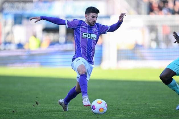 2. Bundesliga - VfL Osnabrück - SC Paderborn 07 am 27.01.2024 an der Bremer Brücke in Osnabrück Athanasios Androutsos (Osnabrueck) am Ball.