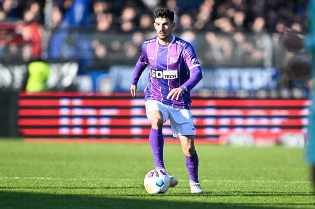 2. Bundesliga - VfL Osnabrück - SC Paderborn 07 am 27.01.2024 an der Bremer Brücke in Osnabrück Athanasios Androutsos (Osnabrueck) am Ball.