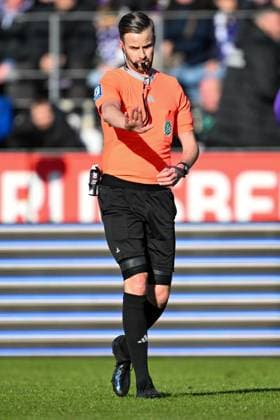 2. Bundesliga - VfL Osnabrück - SC Paderborn 07 am 27.01.2024 an der Bremer Brücke in Osnabrück Schiedsrichter Bacher, Michael