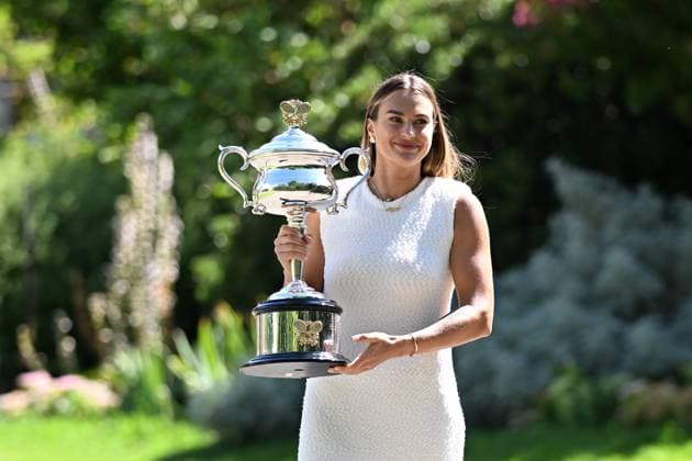 TENNIS AUSTRALIAN OPEN, Aryna Sabalenka of Belarus poses for a photo with the Daphne Akhurst Memorial Cup following her win over Qinwen Zheng of China in the Women?s Singles Final at the 2024 Australian Open tennis tournament in Melbourne, Sunday, January 28, 2024. ( NO ARCHIVING, EDITORIAL USE ONLY, NO USE IN BOOKS WITHOUT CONSENT MELBOURNE VICTORIA AUSTRALIA  Copyright: xJOELxCARRETTx 20240128001894567661