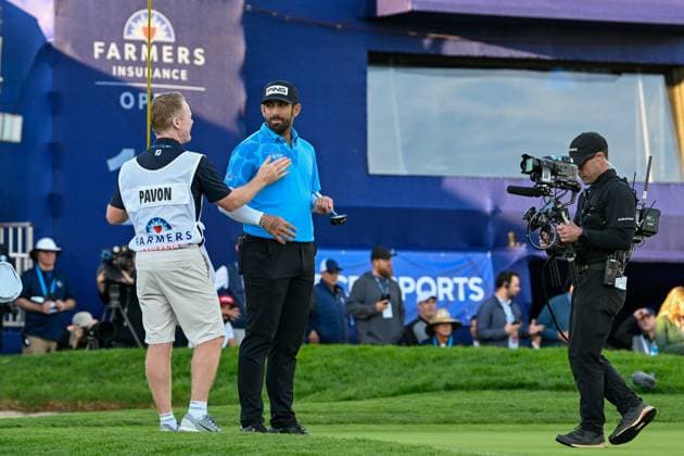 LA JOLLA, CA - JANUARY 27: Matthieu Pavon (FRA) celebrates with his caddie after winning the Farmers Insurance Open at Torrey Pines Golf Course on January 27, 2024, in La Jolla, California. (Photo by Ken Murray Icon Sportswire) GOLF: JAN 27 PGA, Golf Herren Farmers Insurance Open EDITORIAL USE ONLY Icon2401270084