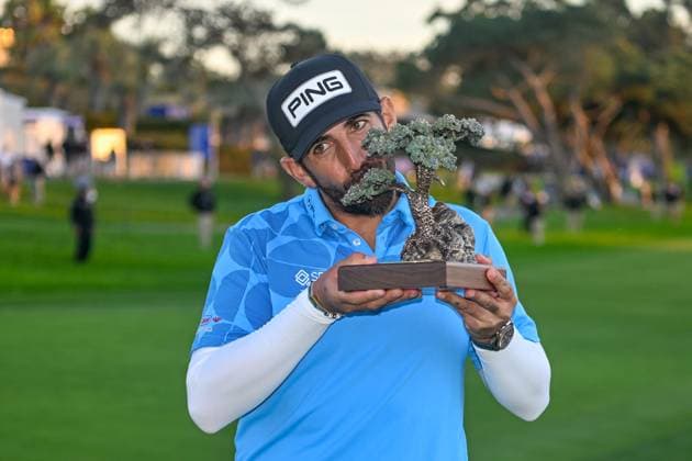 LA JOLLA, CA - JANUARY 27: Matthieu Pavon (FRA) holds the trophy for winning the Farmers Insurance Open at Torrey Pines Golf Course on January 27, 2024, in La Jolla, California. (Photo by Ken Murray Icon Sportswire) GOLF: JAN 27 PGA, Golf Herren Farmers Insurance Open EDITORIAL USE ONLY Icon2401270164