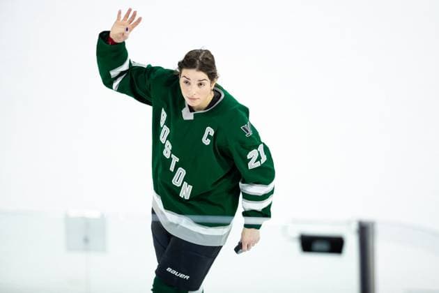 January 27, 2024; Lowell, Massachusetts, USA; Boston forward Hilary Knight (21) waves to fans after a PWHL regular season game between Boston and Minnesota at Tsongas Center. (c) CSM - ZUMAc04_ 20240127_zma_c04_424 Copyright: xBurtxGranofskyx