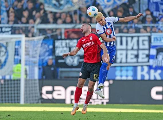Fussball - 2. BL - SV Wehen Wiesbaden - Hertha BSC Berlin - 27.01.24, Ivan Prtajin (SVWW), Marc Oliver Kempf (Hertha), -
