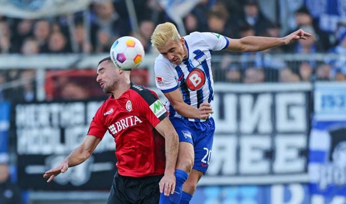 Fussball - 2. BL - SV Wehen Wiesbaden - Hertha BSC Berlin - 27.01.24, Ivan Prtajin (SVWW), Marc Oliver Kempf (Hertha), -