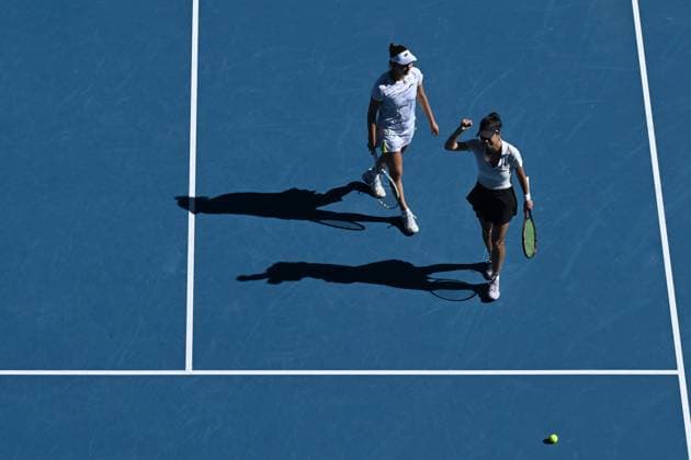 TENNIS AUSTRALIAN OPEN, Su-Wei Hsieh (right) of Chinese Taipei and Elise Mertens (left) of Belgium celebrate their Women?s Doubles final win against Lyudmyla Kichenok of Ukraine and Jelena Ostapemko of Latvia on Rod Laver Arena on Day 15 of the 2024 Australian Open at Melbourne Park in Melbourne, Thursday, January 25, 2024. ( NO ARCHIVING, EDITORIAL USE ONLY, NO USE IN BOOKS WITHOUT CONSENT MELBOURNE VICTORIA AUSTRALIA  Copyright: xJAMESxROSSx 20240128001894677764