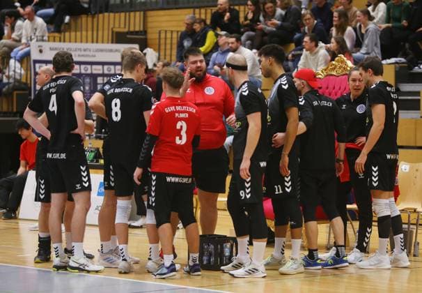 BAU 27.01.2024 Ludwigsburg Volleyball Barock Volleys MTV Ludwigsburg vs. GSVE Delitzsch, Trainer Bendekt Bauer (Deitzsch, Mitte in rot)