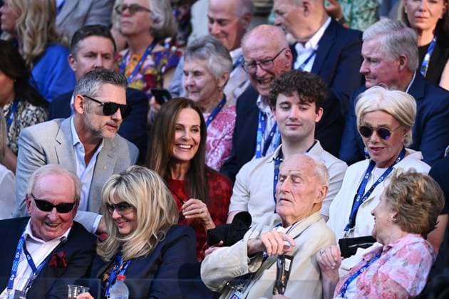 TENNIS AUSTRALIAN OPEN, Eric Bana (far left) his wife Rebecca Gleeson (2nd from left) and Deborah Lee Furness (far right) watch Daniil Medvedev of Russia in action during the Men?s Singles final against Jannik Sinner of Italy on Rod Laver Arena on Day 15 of the 2024 Australian Open at Melbourne Park in Melbourne, Sunday, January 28, 2024. ( NO ARCHIVING, EDITORIAL USE ONLY, NO USE IN BOOKS WITHOUT CONSENT MELBOURNE VICTORIA AUSTRALIA  Copyright: xJOELxCARRETTx 20240128001894703295