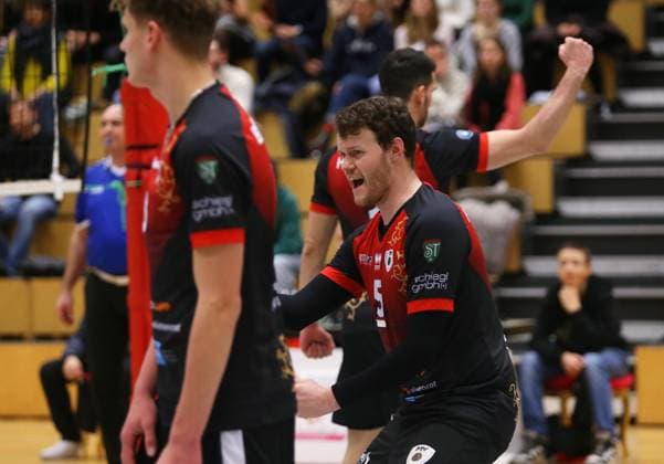 BAU 27.01.2024 Ludwigsburg Volleyball Barock Volleys MTV Ludwigsburg vs. GSVE Delitzsch, Steffen Haußmann (LB, MItte) jubelt
