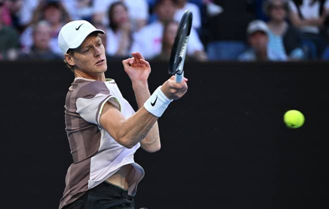 TENNIS AUSTRALIAN OPEN, Jannik Sinner of Italy in action during the Men?s Singles final against Daniil Medvedev of Russia on Rod Laver Arena on Day 15 of the 2024 Australian Open at Melbourne Park in Melbourne, Sunday, January 28, 2024. ( NO ARCHIVING, EDITORIAL USE ONLY, NO USE IN BOOKS WITHOUT CONSENT MELBOURNE VICTORIA AUSTRALIA  Copyright: xJAMESxROSSx 20240128001894704555