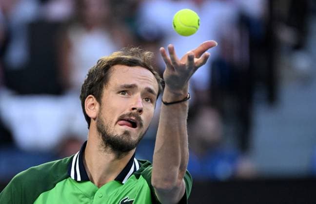 TENNIS AUSTRALIAN OPEN, Daniil Medvedev of Russia prepares to serve during the Men?s Singles final against Jannik Sinner of Italy on Rod Laver Arena on Day 15 of the 2024 Australian Open at Melbourne Park in Melbourne, Sunday, January 28, 2024. ( NO ARCHIVING, EDITORIAL USE ONLY, NO USE IN BOOKS WITHOUT CONSENT MELBOURNE VICTORIA AUSTRALIA  Copyright: xJAMESxROSSx 20240128001894705619
