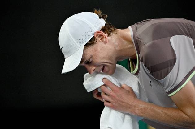 TENNIS AUSTRALIAN OPEN, Jannik Sinner of Italy recovers during the Men?s Singles final against Daniil Medvedev of Russia on Rod Laver Arena on Day 15 of the 2024 Australian Open at Melbourne Park in Melbourne, Sunday, January 28, 2024. ( NO ARCHIVING, EDITORIAL USE ONLY, NO USE IN BOOKS WITHOUT CONSENT MELBOURNE VICTORIA AUSTRALIA  Copyright: xJAMESxROSSx 20240128001894719316