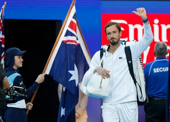 Daniil Medvedev betritt den Platz, Finale, Endspiel, Australian Open 2024, Melbourne Park, Melbourne, Victoria, Australia. Copyright: xJuergenxHasenkopfx