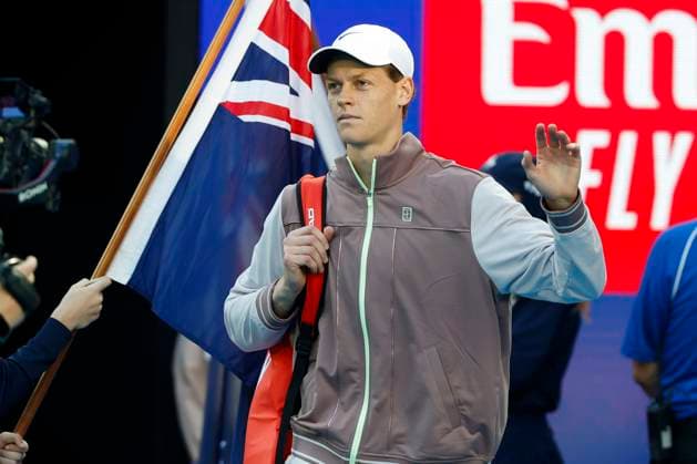 Jannik Sinner (ITA) betritt den Platz, Finale, Endspiel, Australian Open 2024, Melbourne Park, Melbourne, Victoria, Australia. Copyright: xJuergenxHasenkopfx