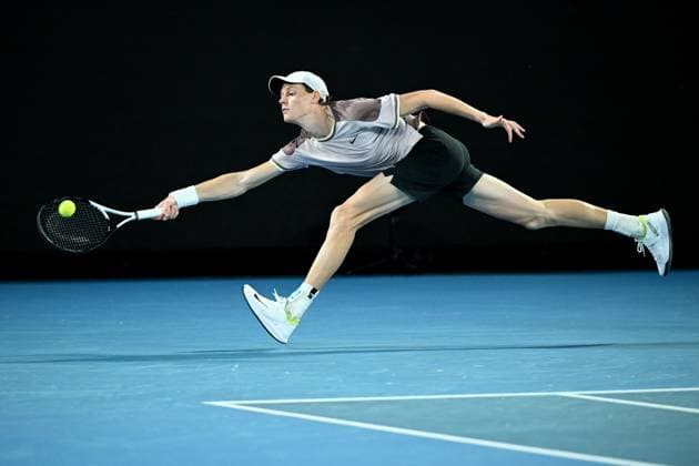 TENNIS AUSTRALIAN OPEN, Jannik Sinner of Italy in action during the Men?s Singles final against Daniil Medvedev of Russia on Rod Laver Arena on Day 15 of the 2024 Australian Open at Melbourne Park in Melbourne, Sunday, January 28, 2024. ( NO ARCHIVING, EDITORIAL USE ONLY, NO USE IN BOOKS WITHOUT CONSENT MELBOURNE VICTORIA AUSTRALIA  Copyright: xJOELxCARRETTx 20240128001894745439