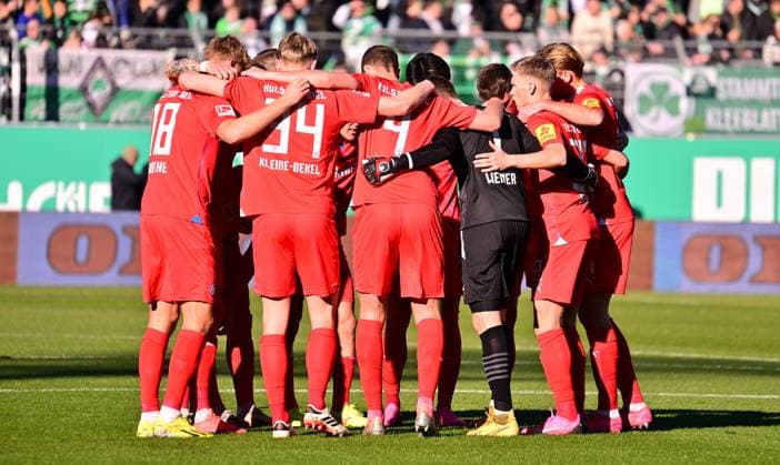 28.01.2024 - Fussball - Saison 2023 2024 - 2. Fussball - Bundesliga - 19. Spieltag: SpVgg Greuther Fürth ( Kleeblatt ) - KSV Holstein Kiel ( Störche ) - Sportfoto Zink - xwoxzix - DFL regulations prohibit any use of photographs as image sequences and or quasi-video - only for editorial use - Teamkreis Mannschaft Team Kiel