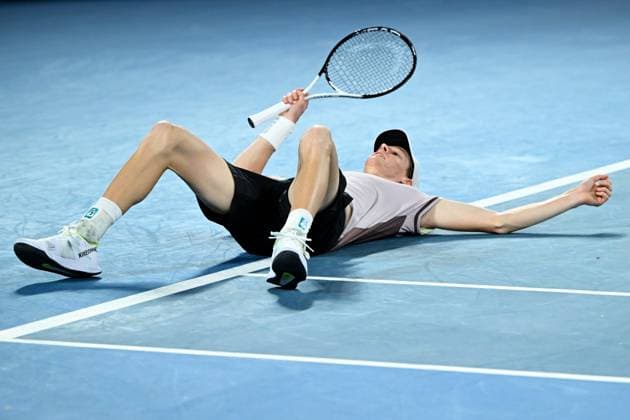TENNIS AUSTRALIAN OPEN, Jannik Sinner of Italy drops onto the court as he celebrates match point during his Men?s Singles final win against Daniil Medvedev of Russia on Rod Laver Arena on Day 15 of the 2024 Australian Open at Melbourne Park in Melbourne, Sunday, January 28, 2024. ( NO ARCHIVING, EDITORIAL USE ONLY, NO USE IN BOOKS WITHOUT CONSENT MELBOURNE VICTORIA AUSTRALIA  Copyright: xJOELxCARRETTx 20240128001894767164