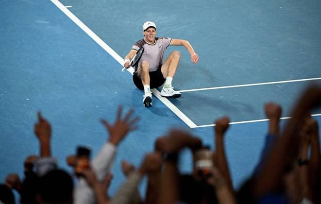 Sport Bilder des Tages TENNIS AUSTRALIAN OPEN, Jannik Sinner of Italy reacts after winning the Men?s Singles final against Daniil Medvedev of Russia on Rod Laver Arena on Day 15 of the 2024 Australian Open at Melbourne Park in Melbourne, Sunday, January 28, 2024. ( NO ARCHIVING, EDITORIAL USE ONLY, NO USE IN BOOKS WITHOUT CONSENT MELBOURNE VICTORIA AUSTRALIA  Copyright: xJAMESxROSSx 20240128001894769770