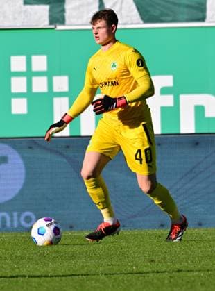 28.01.2024 - Fussball - Saison 2023 2024 - 2. Fussball - Bundesliga - 19. Spieltag: SpVgg Greuther Fürth ( Kleeblatt ) - KSV Holstein Kiel ( Störche ) - Sportfoto Zink - xwoxzix - DFL regulations prohibit any use of photographs as image sequences and or quasi-video - only for editorial use - Jonas Urbig (40, SpVgg Greuther Fürth ) Freisteller Einzelbild