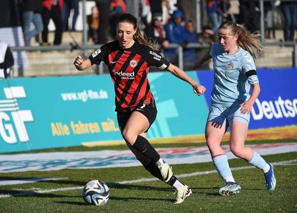 28.01.2024, xhbx, Fussball 1.Bundesliga Damen, Eintracht Frankfurt Frauen - 1. FC Köln emspor, v.l. Lara Prasnikar (Eintracht Frankfurt Damen), Carlotta Imping (1.FC Köln Damen) (DFL DFB REGULATIONS PROHIBIT ANY USE OF PHOTOGRAPHS as IMAGE SEQUENCES and or QUASI-VIDEO) Frankfurt am Main