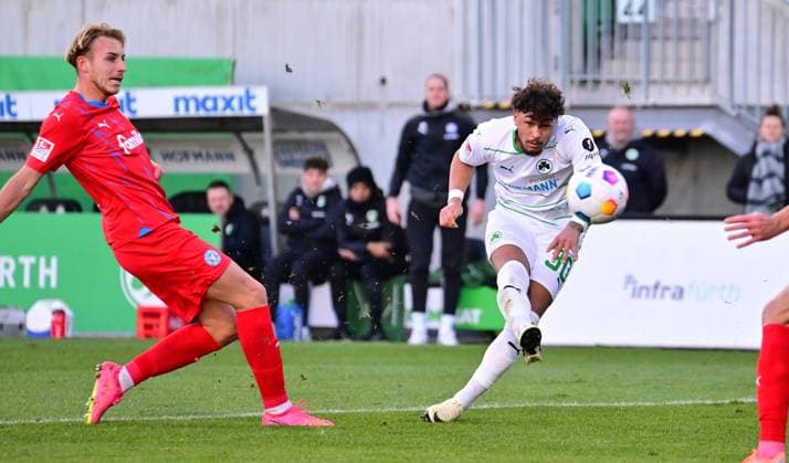 28.01.2024 - Fussball - Saison 2023 2024 - 2. Fussball - Bundesliga - 19. Spieltag: SpVgg Greuther Fürth ( Kleeblatt ) - KSV Holstein Kiel ( Störche ) - Sportfoto Zink - xwoxzix - DFL regulations prohibit any use of photographs as image sequences and or quasi-video - only for editorial use - Armindo Sieb (30, SpVgg Greuther Fürth ) erzielt Treffer Tor Torschuß zum 1:0 -