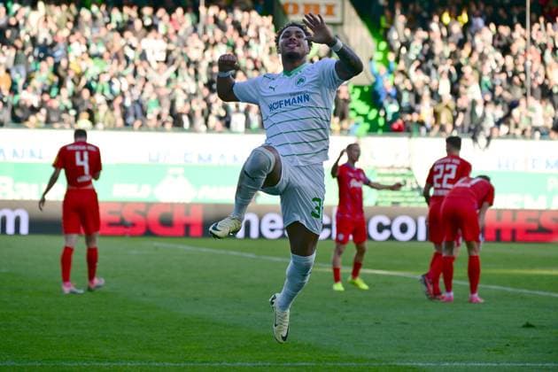 28.01.2024 - Fussball - Saison 2023 2024 - 2. Fussball - Bundesliga - 19. Spieltag: SpVgg Greuther Fürth ( Kleeblatt ) - KSV Holstein Kiel ( Störche ) - Sportfoto Zink MeZi - xmexzix - DFL regulations prohibit any use of photographs as image sequences and or quasi-video - only for editorial use - Torjubel Jubel Freude nach Treffer Tor Torschuß zum 1:0 durch Armindo Sieb (30, SpVgg Greuther Fürth ) -