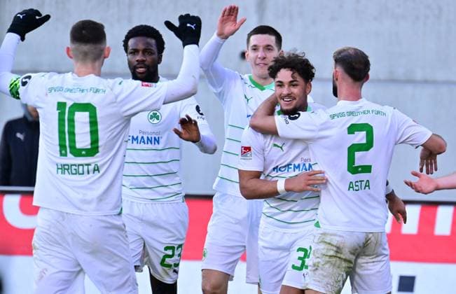 28.01.2024 - Fussball - Saison 2023 2024 - 2. Fussball - Bundesliga - 19. Spieltag: SpVgg Greuther Fürth ( Kleeblatt ) - KSV Holstein Kiel ( Störche ) - Sportfoto Zink - xwoxzix - DFL regulations prohibit any use of photographs as image sequences and or quasi-video - only for editorial use - Torjubel Jubel Freude nach Treffer Tor Torschuß zum 1:0 durch Armindo Sieb (30, SpVgg Greuther Fürth ) -