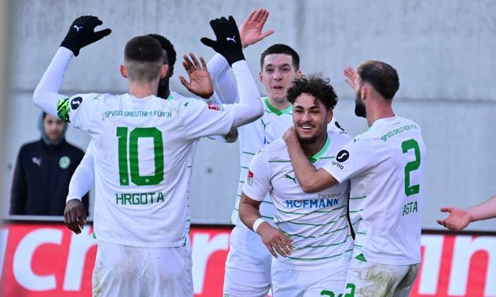 28.01.2024 - Fussball - Saison 2023 2024 - 2. Fussball - Bundesliga - 19. Spieltag: SpVgg Greuther Fürth ( Kleeblatt ) - KSV Holstein Kiel ( Störche ) - Sportfoto Zink - xwoxzix - DFL regulations prohibit any use of photographs as image sequences and or quasi-video - only for editorial use - Torjubel Jubel Freude nach Treffer Tor Torschuß zum 1:0 durch Armindo Sieb (30, SpVgg Greuther Fürth ) -