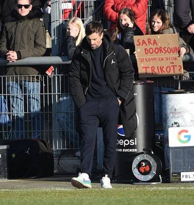 28.01.2024, xhbx, Fussball 1.Bundesliga Damen, Eintracht Frankfurt Frauen - 1. FC Köln emspor, v.l. Trainer Niko Arnautis (Eintracht Frankfurt Damen) (DFL DFB REGULATIONS PROHIBIT ANY USE OF PHOTOGRAPHS as IMAGE SEQUENCES and or QUASI-VIDEO) Frankfurt am Main