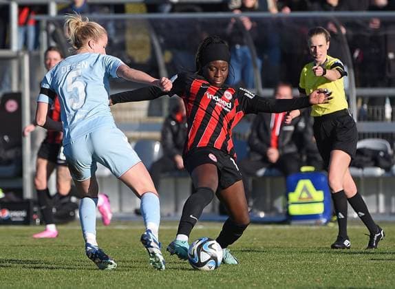 28.01.2024, xhbx, Fussball 1.Bundesliga Damen, Eintracht Frankfurt Frauen - 1. FC Köln emspor, v.l. Celina Degen (1.FC Köln Damen), Nicole Anyomi (Eintracht Frankfurt Damen) (DFL DFB REGULATIONS PROHIBIT ANY USE OF PHOTOGRAPHS as IMAGE SEQUENCES and or QUASI-VIDEO) Frankfurt am Main