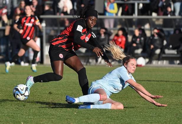 28.01.2024, xhbx, Fussball 1.Bundesliga Damen, Eintracht Frankfurt Frauen - 1. FC Köln emspor, v.l. Nicole Anyomi (Eintracht Frankfurt Damen), Janina Hechler (1.FC Köln Damen) (DFL DFB REGULATIONS PROHIBIT ANY USE OF PHOTOGRAPHS as IMAGE SEQUENCES and or QUASI-VIDEO) Frankfurt am Main