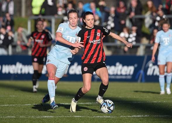 28.01.2024, xhbx, Fussball 1.Bundesliga Damen, Eintracht Frankfurt Frauen - 1. FC Köln emspor, v.l. Celina Degen (1.FC Köln Damen), Lara Prasnikar (Eintracht Frankfurt Damen) (DFL DFB REGULATIONS PROHIBIT ANY USE OF PHOTOGRAPHS as IMAGE SEQUENCES and or QUASI-VIDEO) Frankfurt am Main
